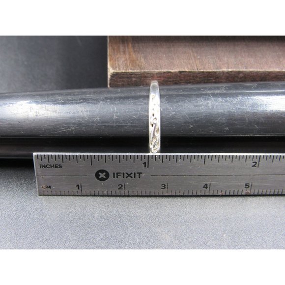 Size 8 Sterling Silver Odd Thin Pattern Band Ring - Picture 5 of 6